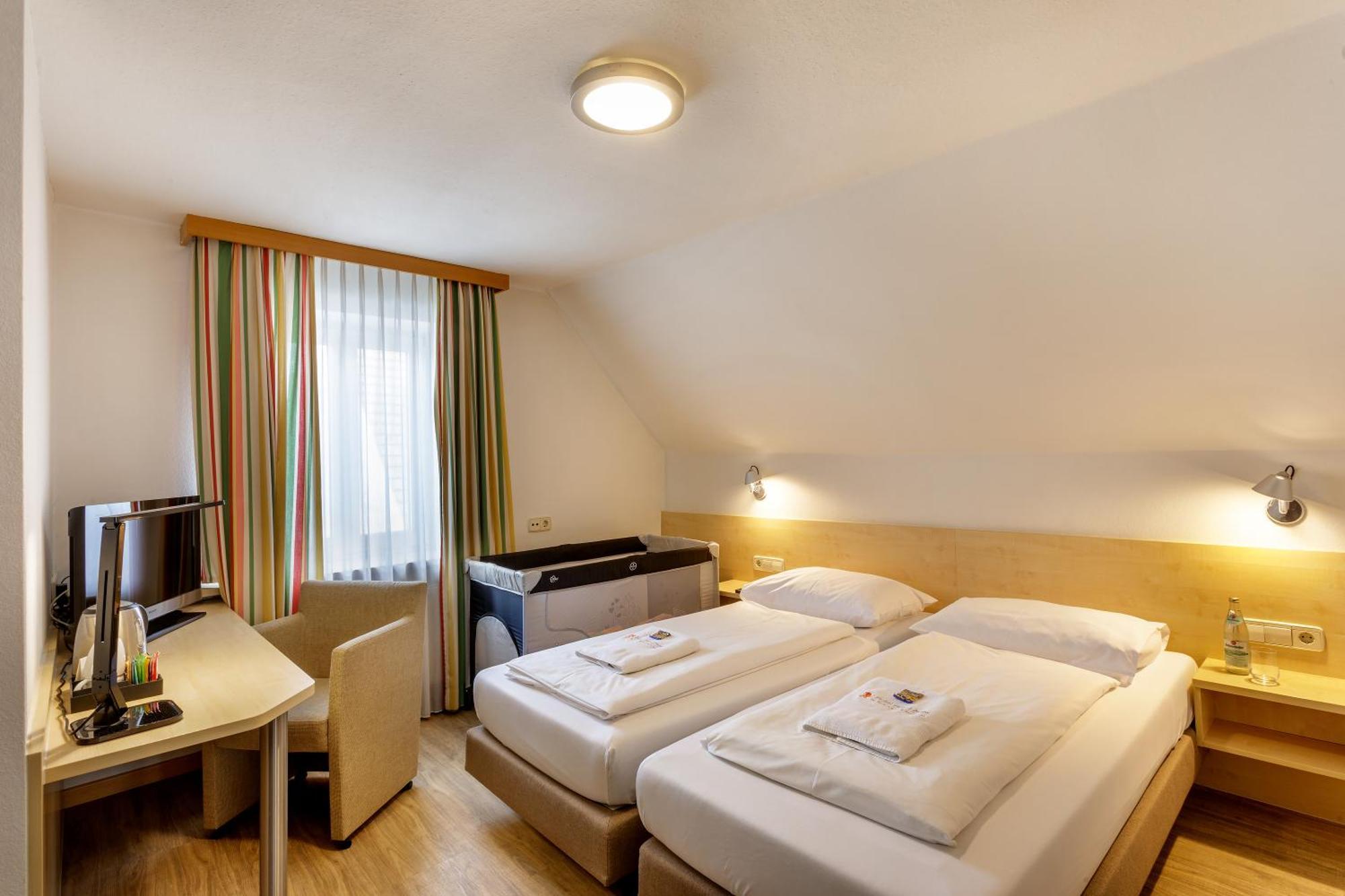 Hotel Zum Loewen Weißenhorn Dış mekan fotoğraf