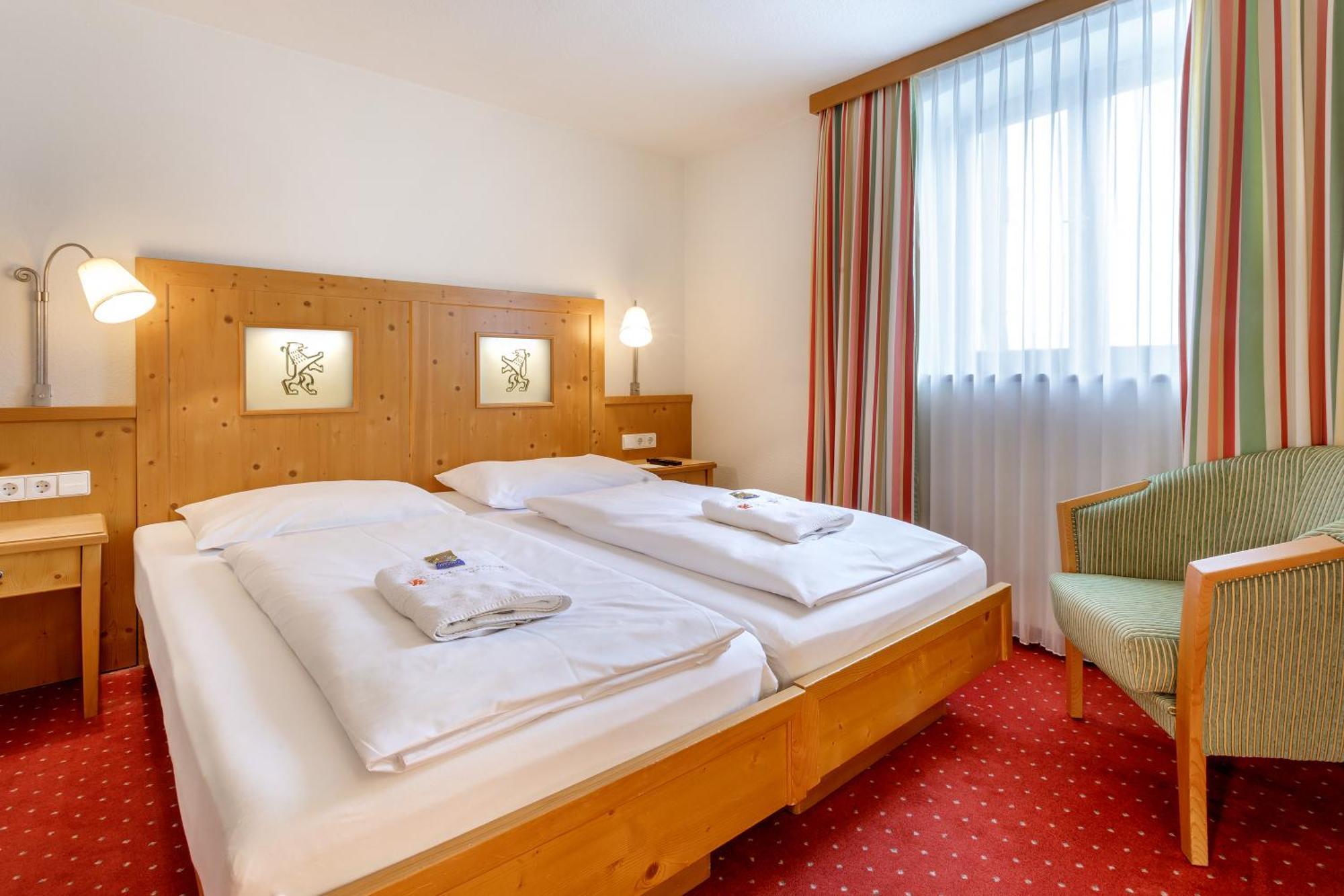 Hotel Zum Loewen Weißenhorn Dış mekan fotoğraf