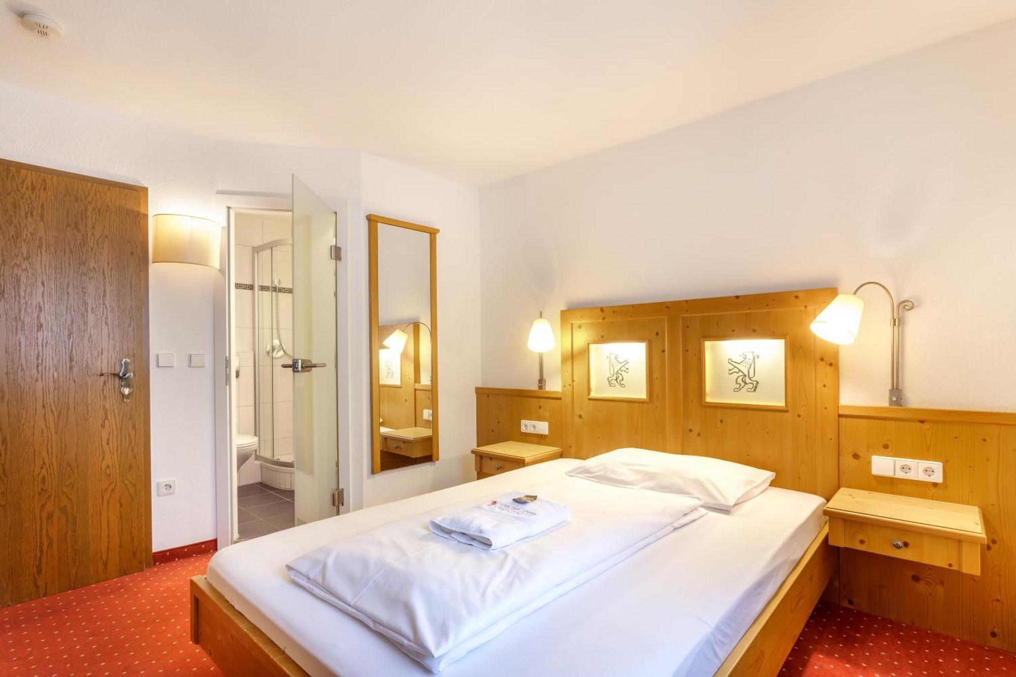 Hotel Zum Loewen Weißenhorn Dış mekan fotoğraf