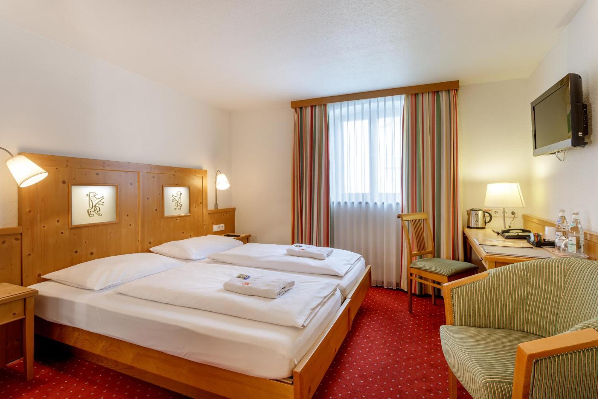 Hotel Zum Loewen Weißenhorn Dış mekan fotoğraf